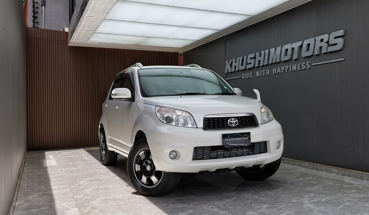 2012 Toyota Rush image-1