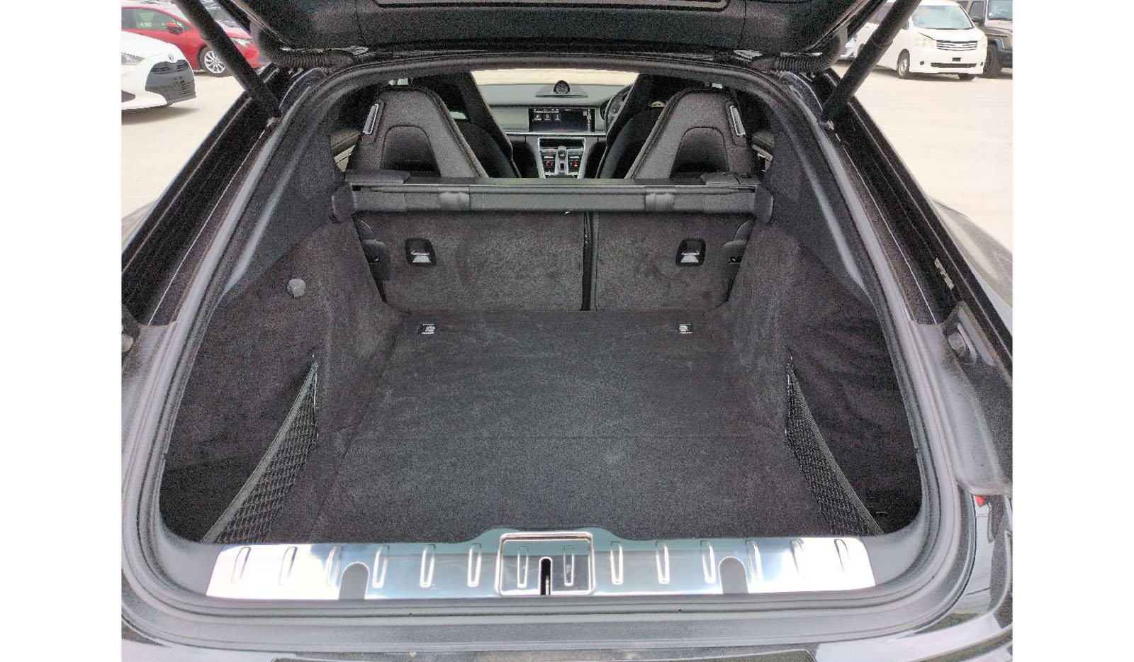 2019 Porsche Panamera BASE GRADE image-9