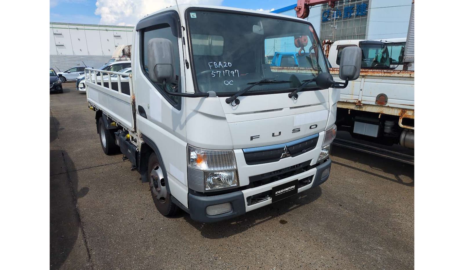 2019 Mitsubishi Canter image-1
