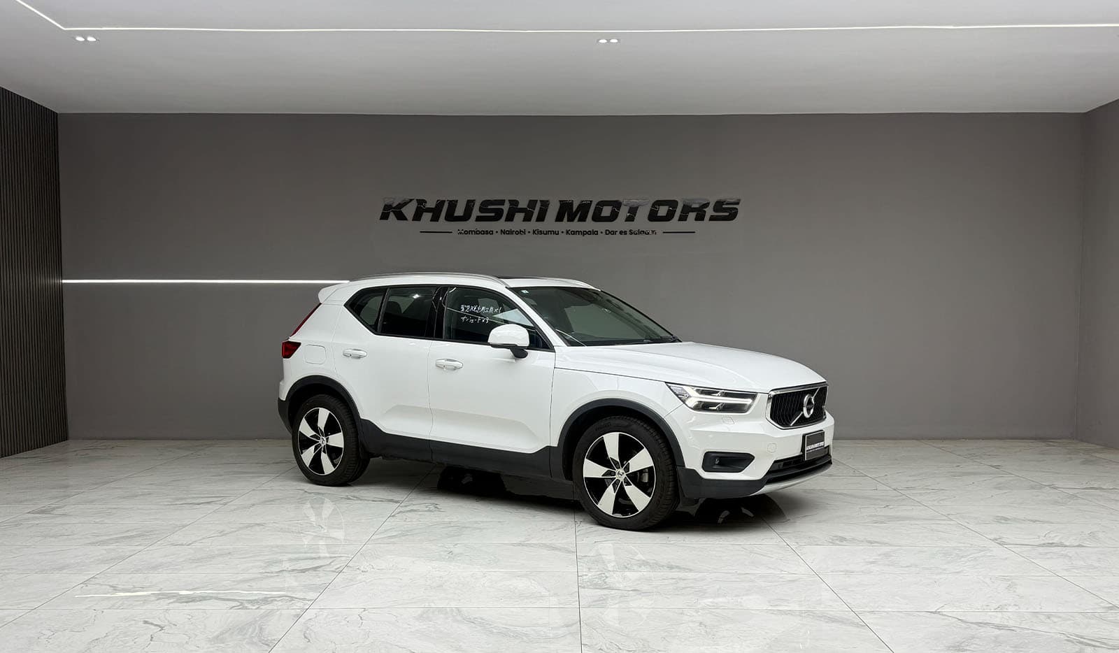 2019 Volvo XC 40 T4 MOMENTUM image-1