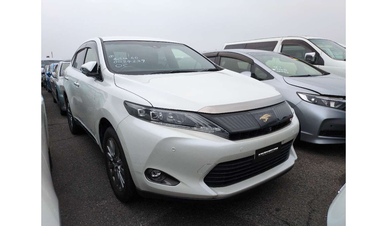 2014 Toyota Harrier image-1
