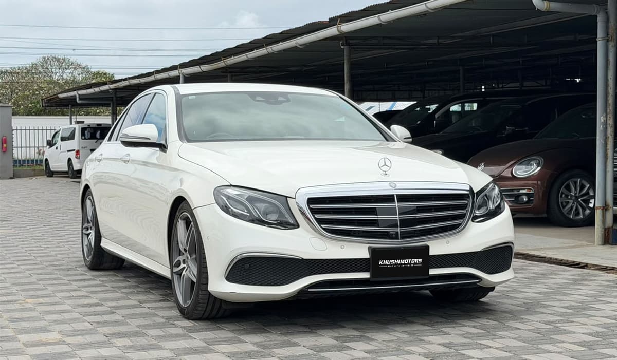 2016 Mercedes-Benz E-Class Avantgarde E200d image-1