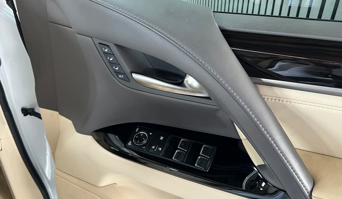 2018 Lexus LX LX570 image-10