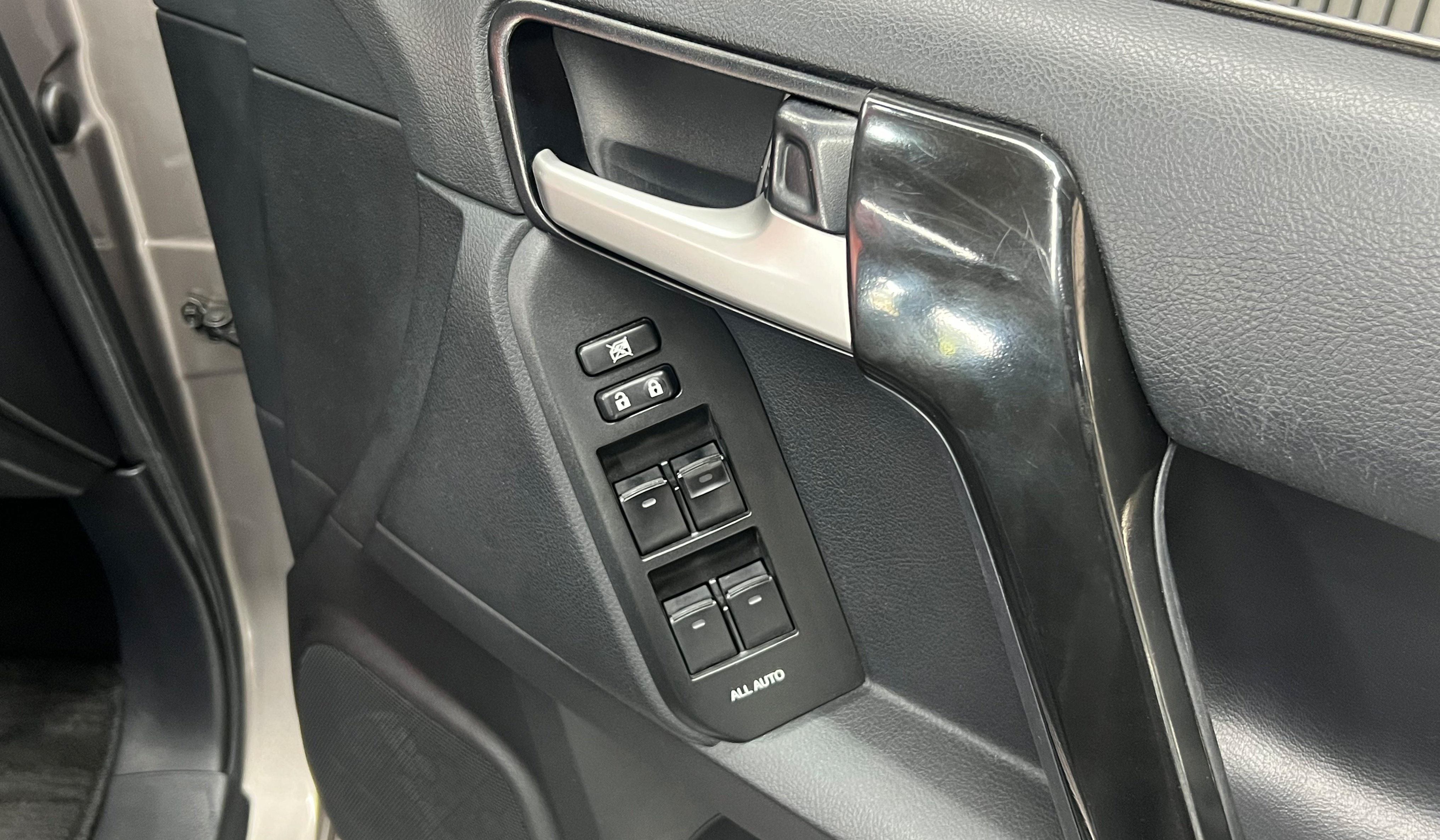 2019 Toyota Land Cruiser Prado TX L Package image-10