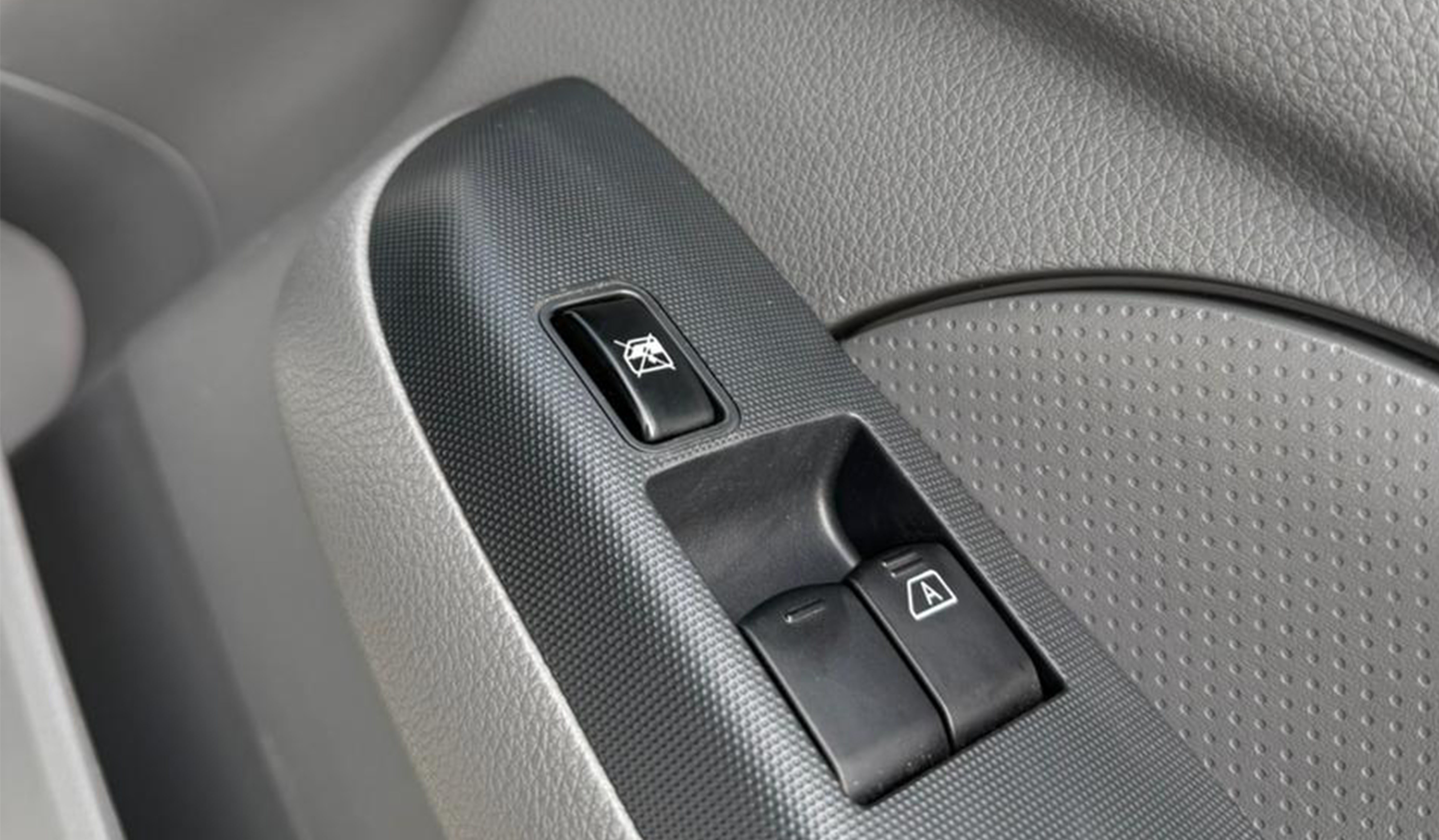 2019 Isuzu Como image-10