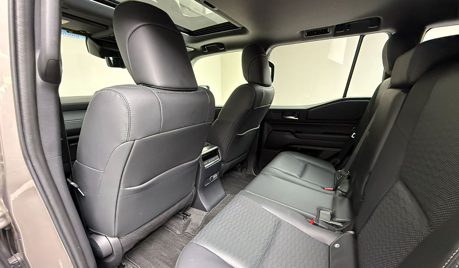 2024 Toyota Land Cruiser 250 VX image-9