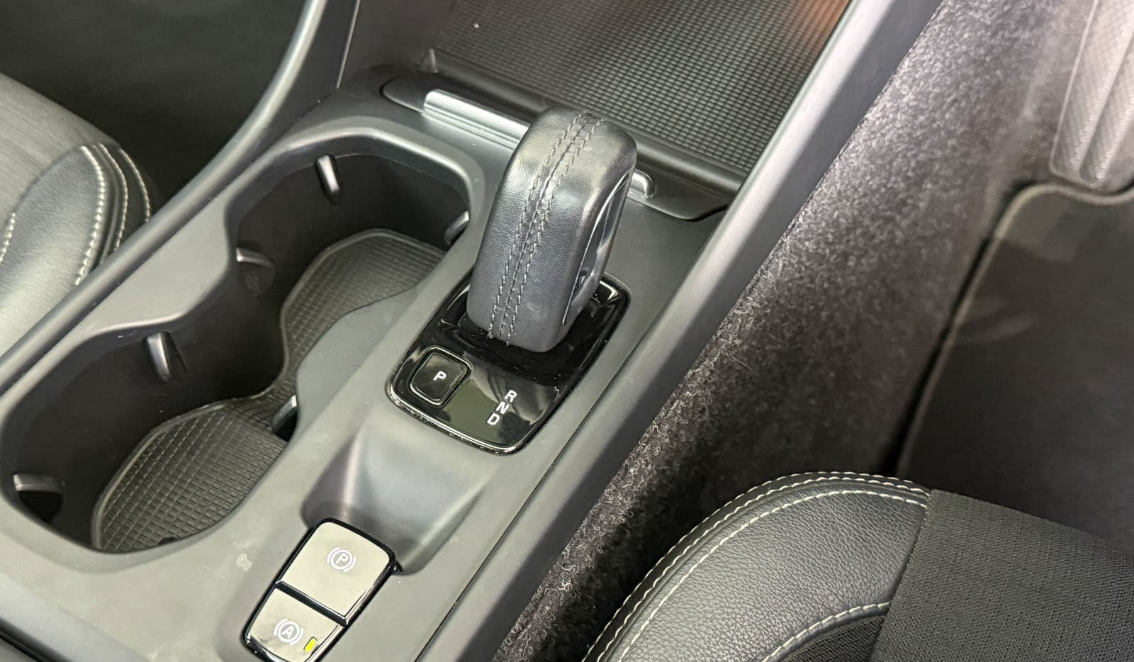 2019 Volvo XC 40 T4 MOMENTUM image-10