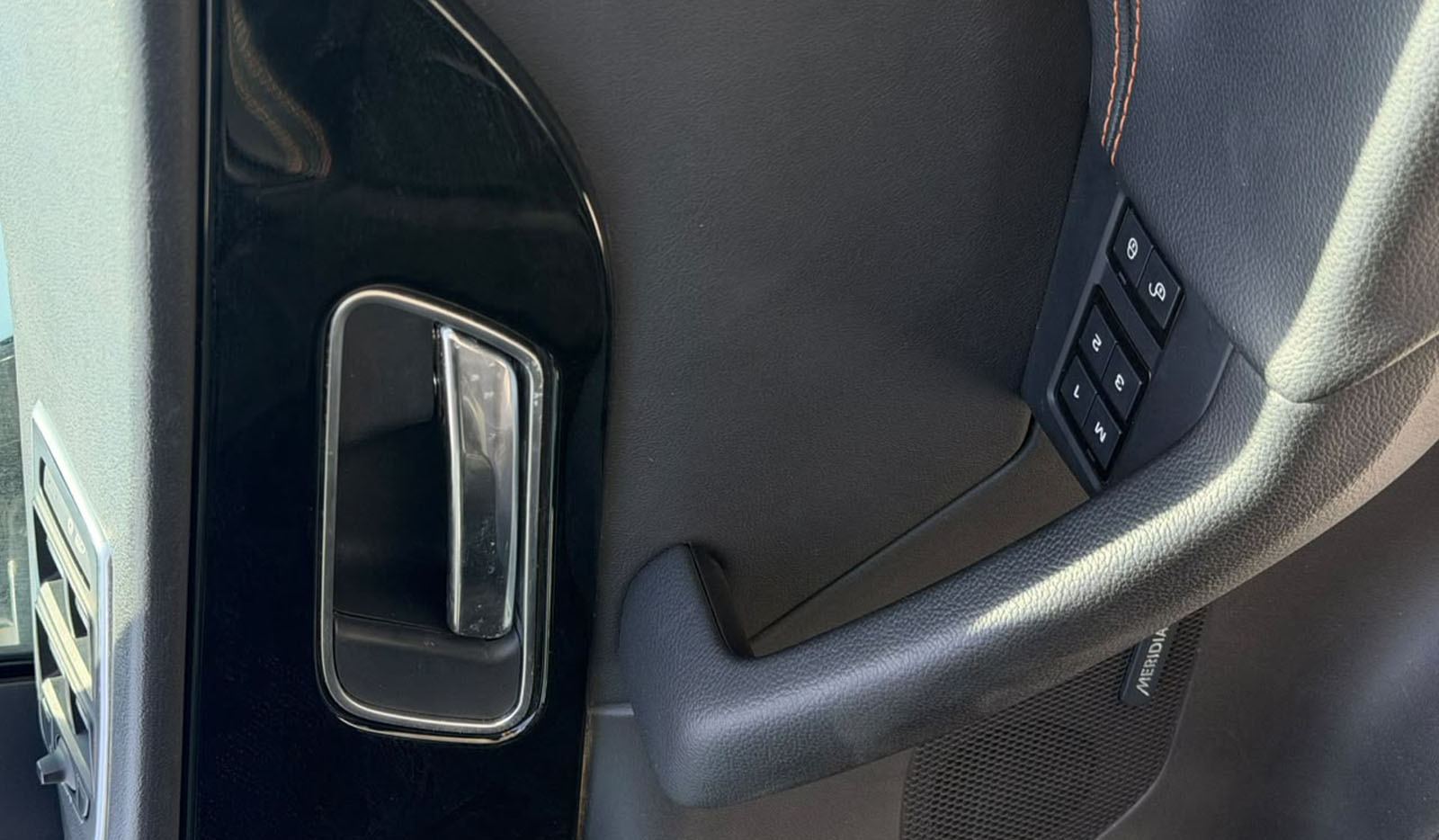2016 Jaguar F Pace Prestige image-10