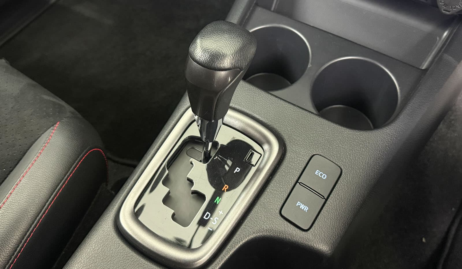 2022 Toyota Hilux GR Sports image-11
