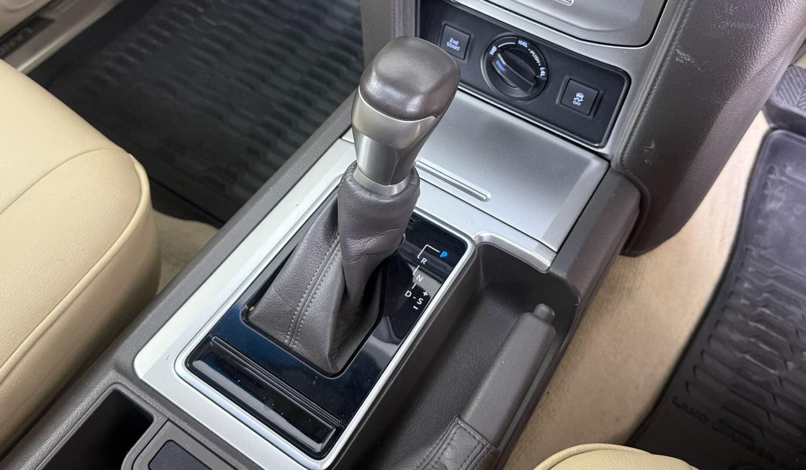 2019 Toyota Land Cruiser Prado TX image-11