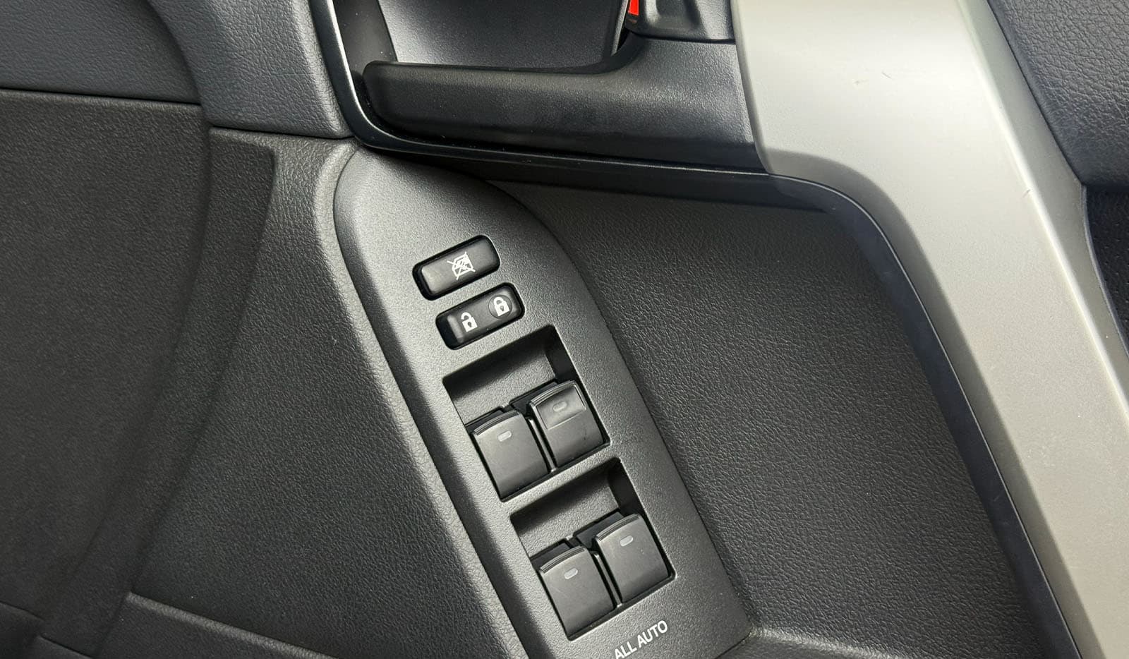 2020 Toyota Land Cruiser Prado TX image-11