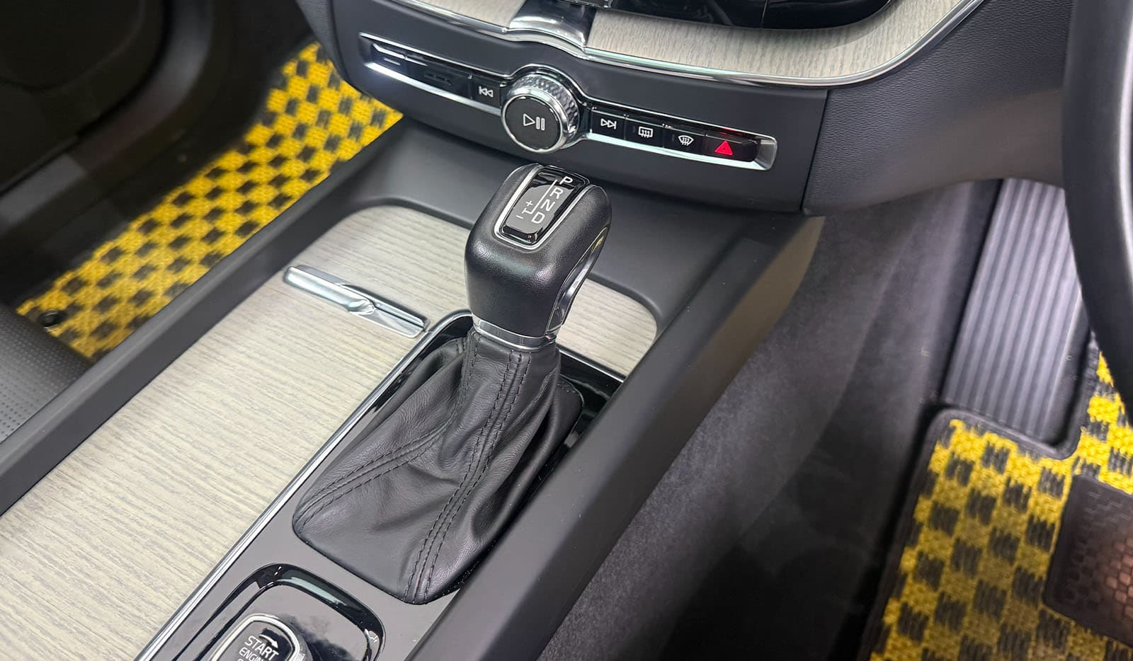 2019 Volvo XC60 D4 AWD INSCRIPTION image-11