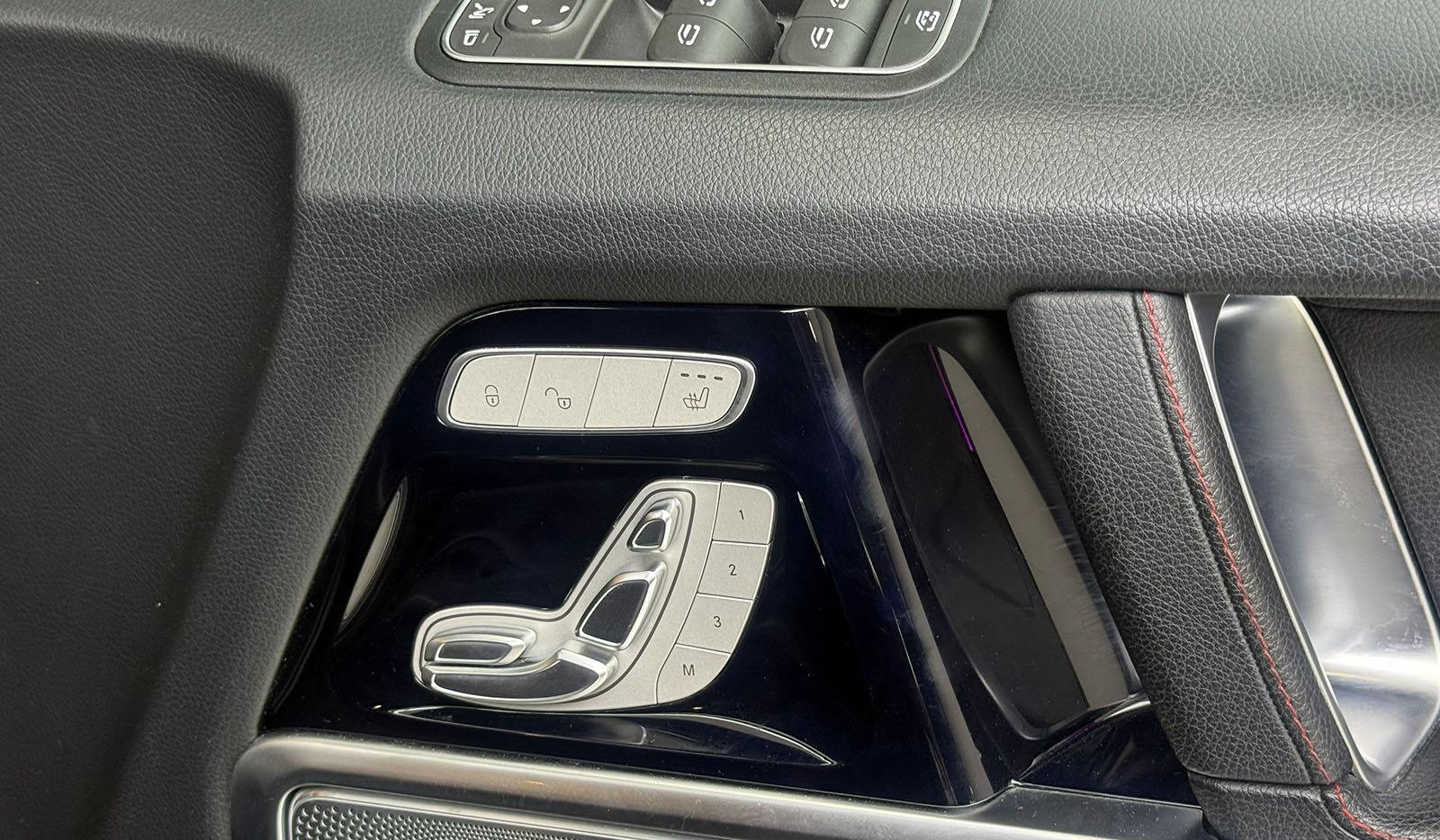 2020 Mercedes-Benz G-Class AMG Line Luxury Package G350D image-11