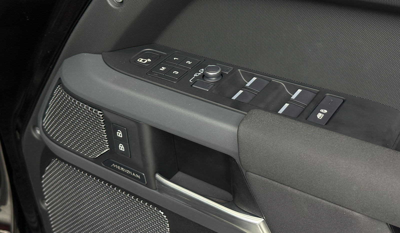 2021 Land Rover Defender 110 Double O Black Edition image-12
