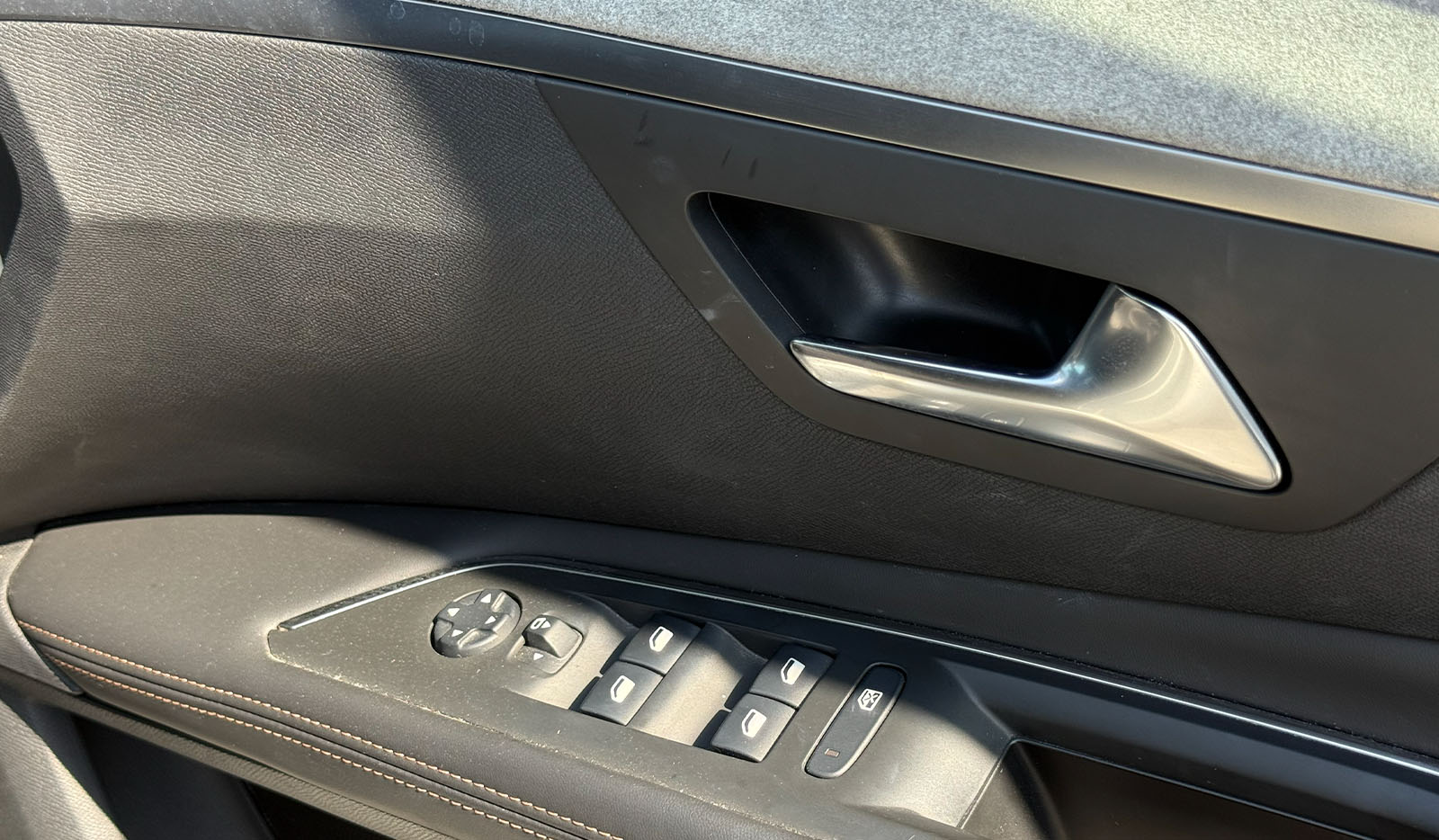 2019 Peugeot 3008 GT HDI image-12