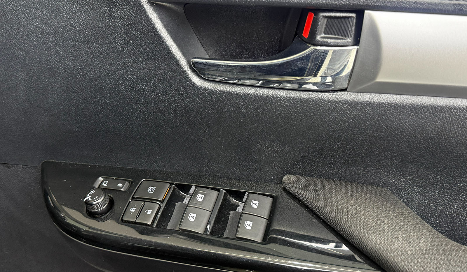 2020 Toyota Hilux Z image-12