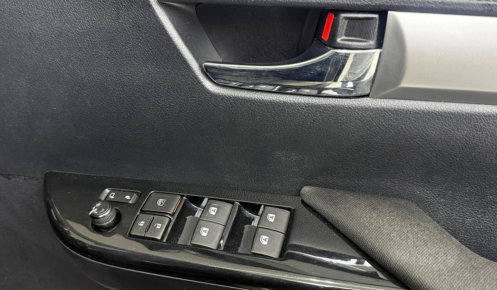 2020 Toyota Hilux Z image-12