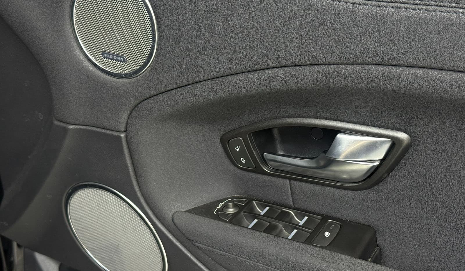 2019 Land Rover Range Rover Evoque SE image-12