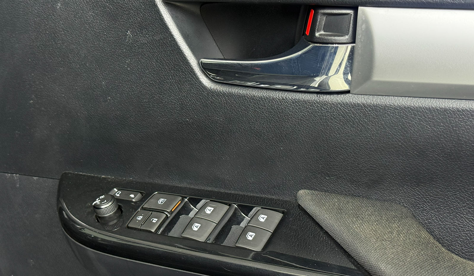 2021 Toyota Hilux Z image-12