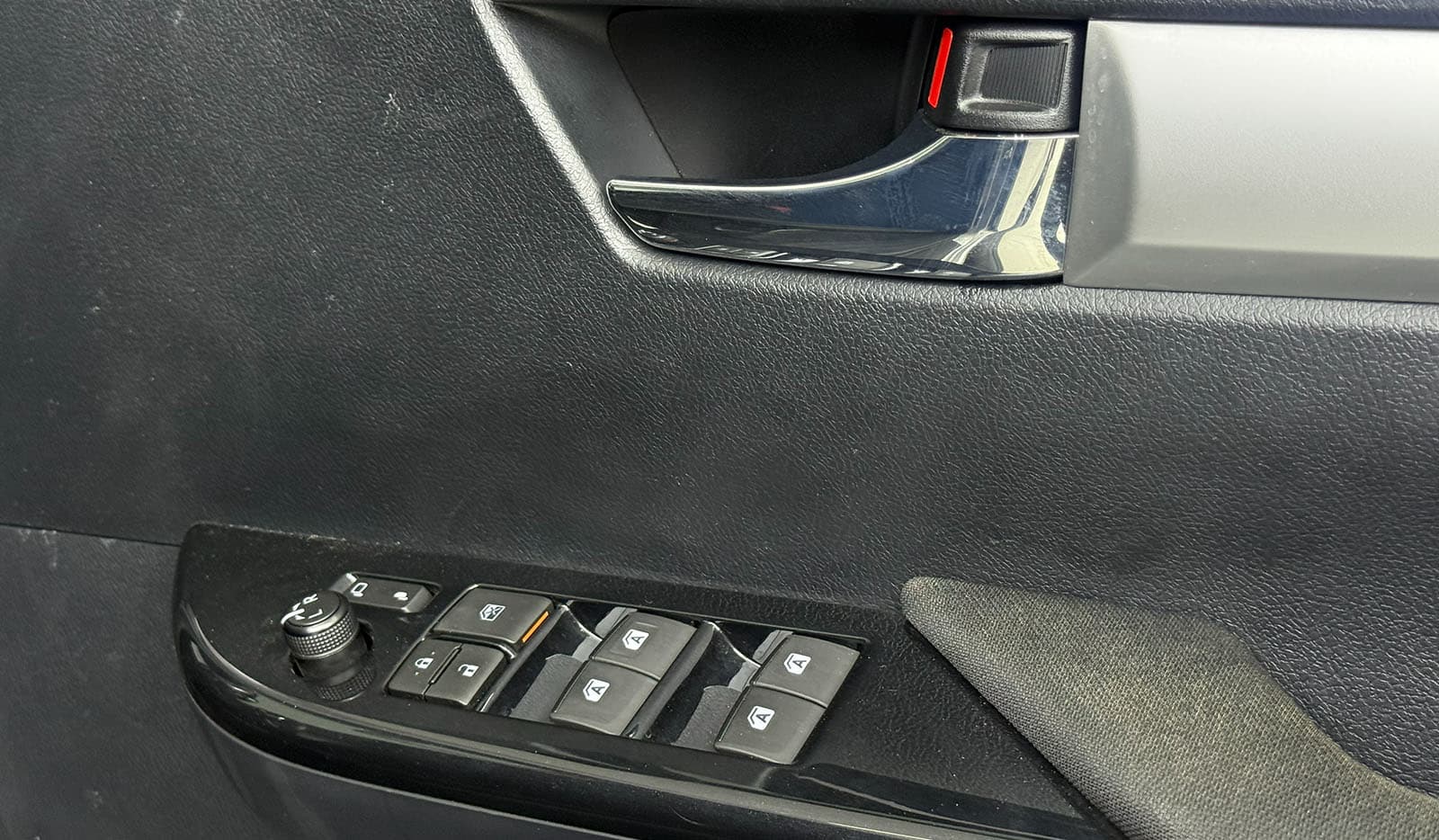 2021 Toyota Hilux Z image-12