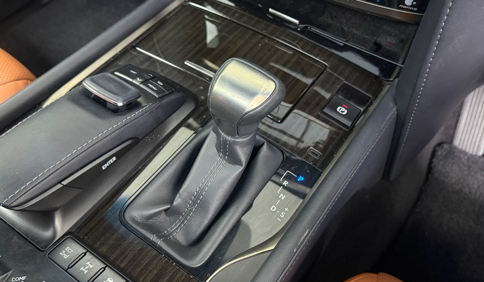 2019 Lexus LX570 Black Sequence image-12