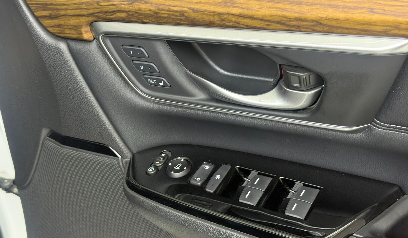 2019 Honda CR-V Hybrid EX Masterpiece image-12