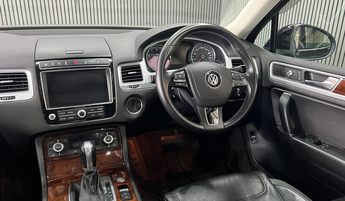 2017 Volkswagen Touareg Upgrad Pakage image-7