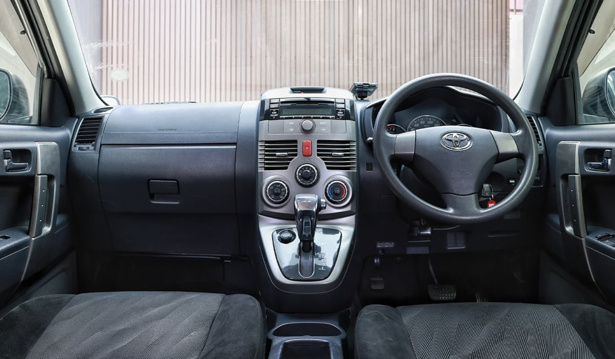 2012 Toyota Rush image-7
