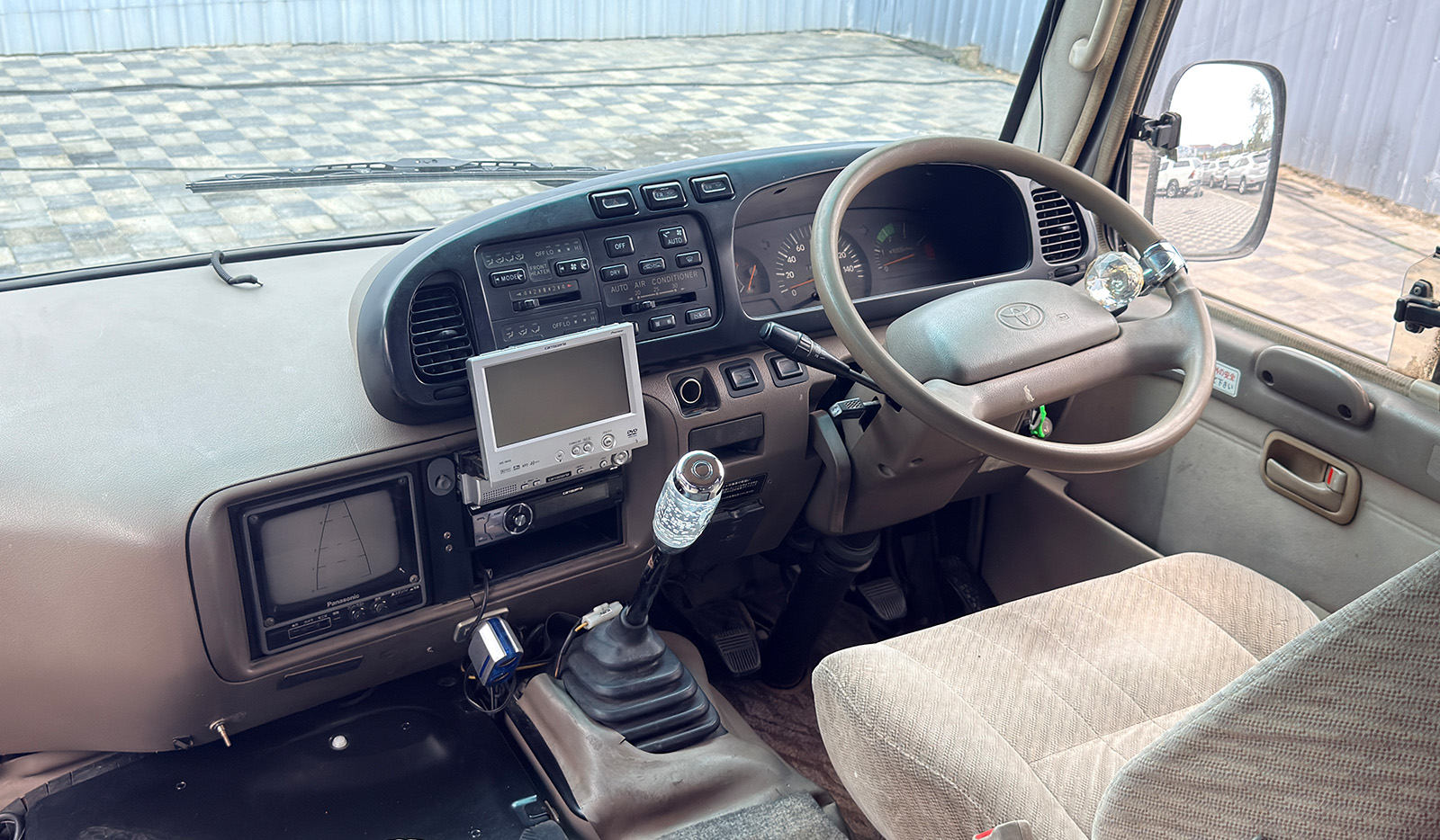 1993 Toyota Coaster Camping image-13