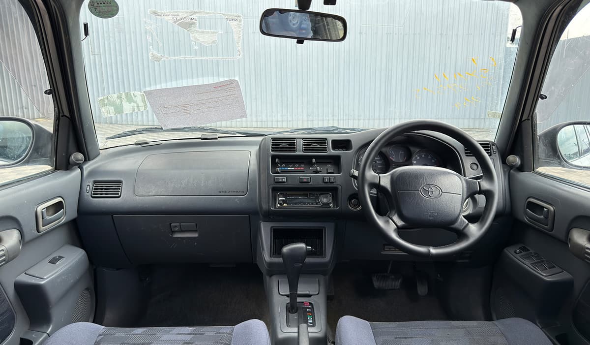 1996 Toyota RAV-4 L image-13
