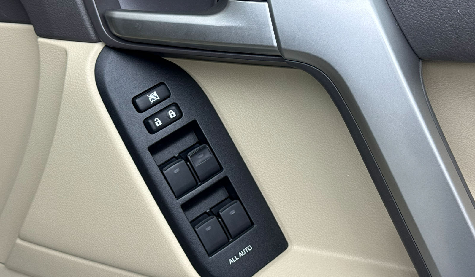 2020 Toyota Land Cruiser Prado TX L image-13