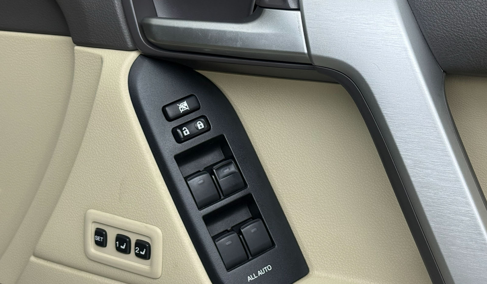 2021 Toyota Land Cruiser Prado VXL image-13