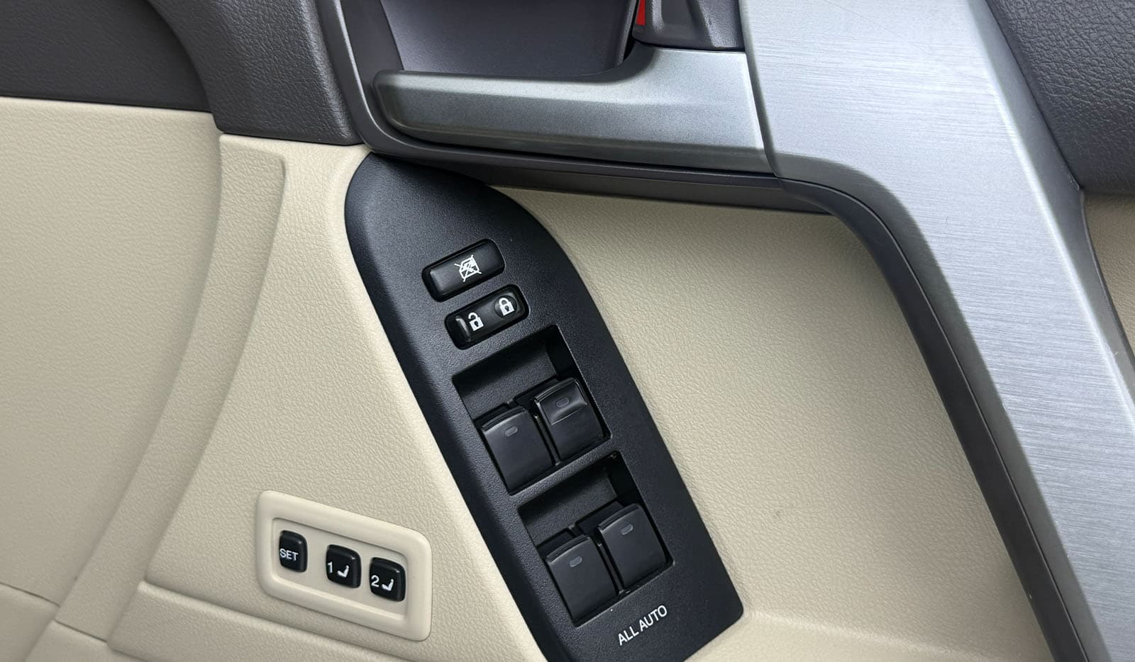2022 Toyota Land Cruiser Prado VXL image-13