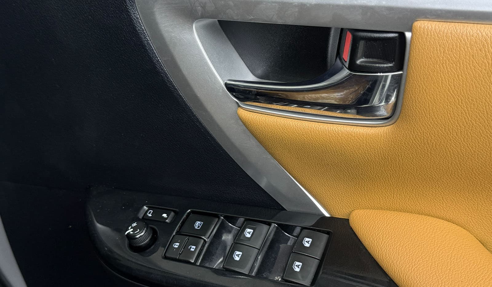 2019 Toyota Fortuner image-13