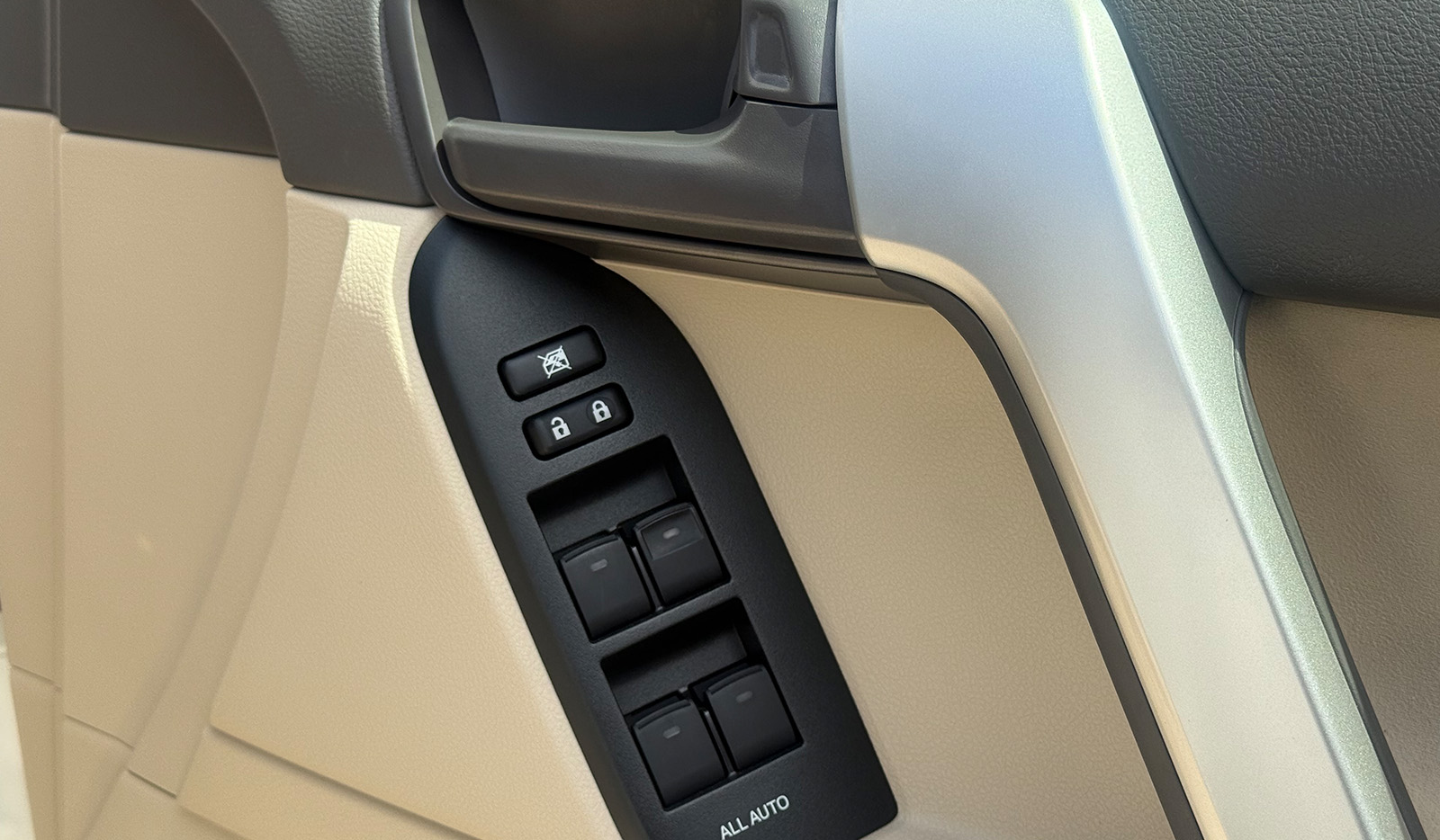 2019 Toyota Land Cruiser Prado TX image-12