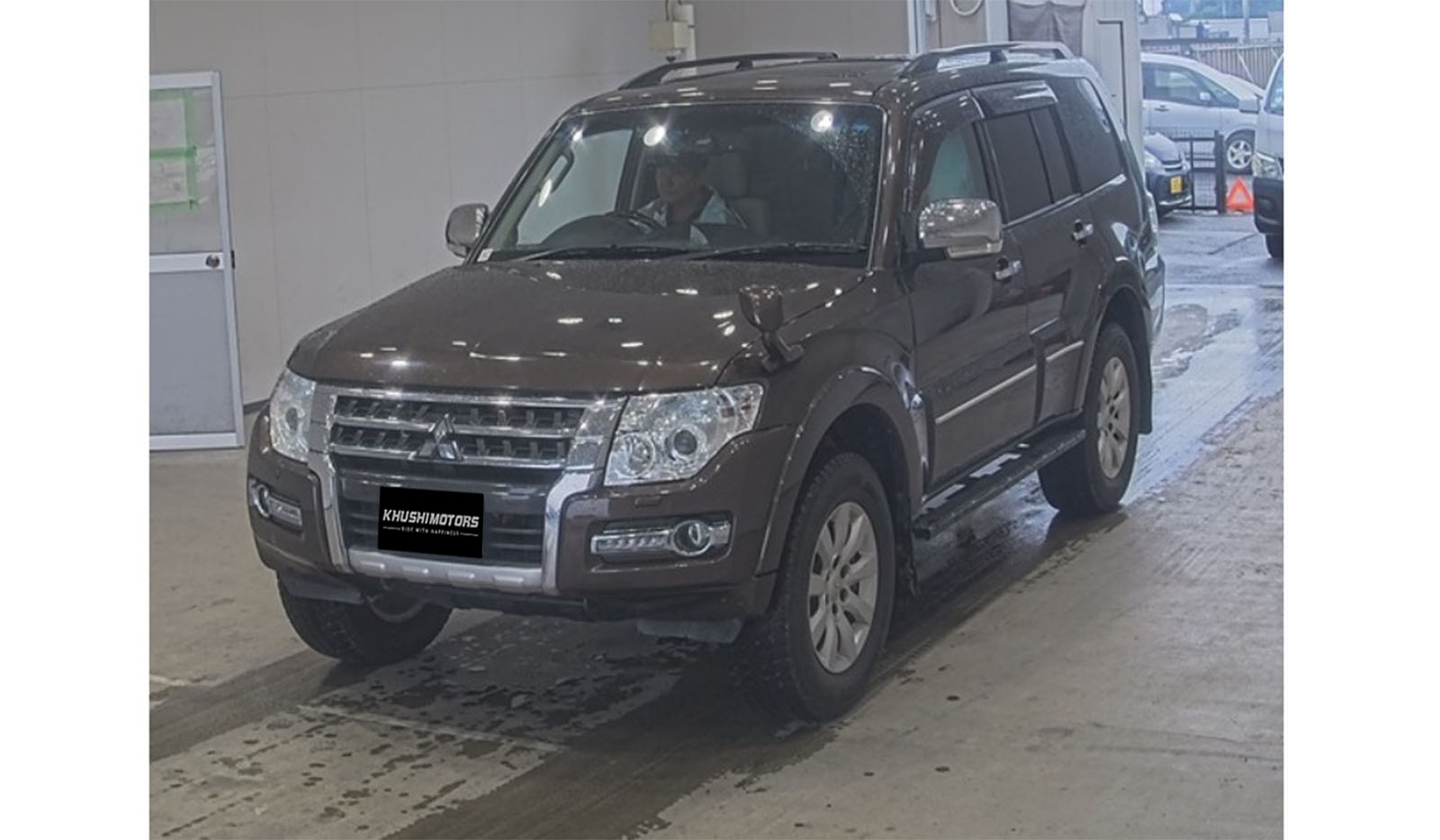 2019 Mitsubishi Pajero image-1
