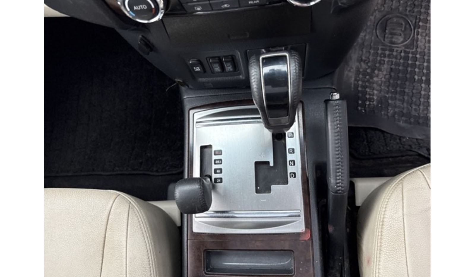 2019 Mitsubishi Pajero image-4