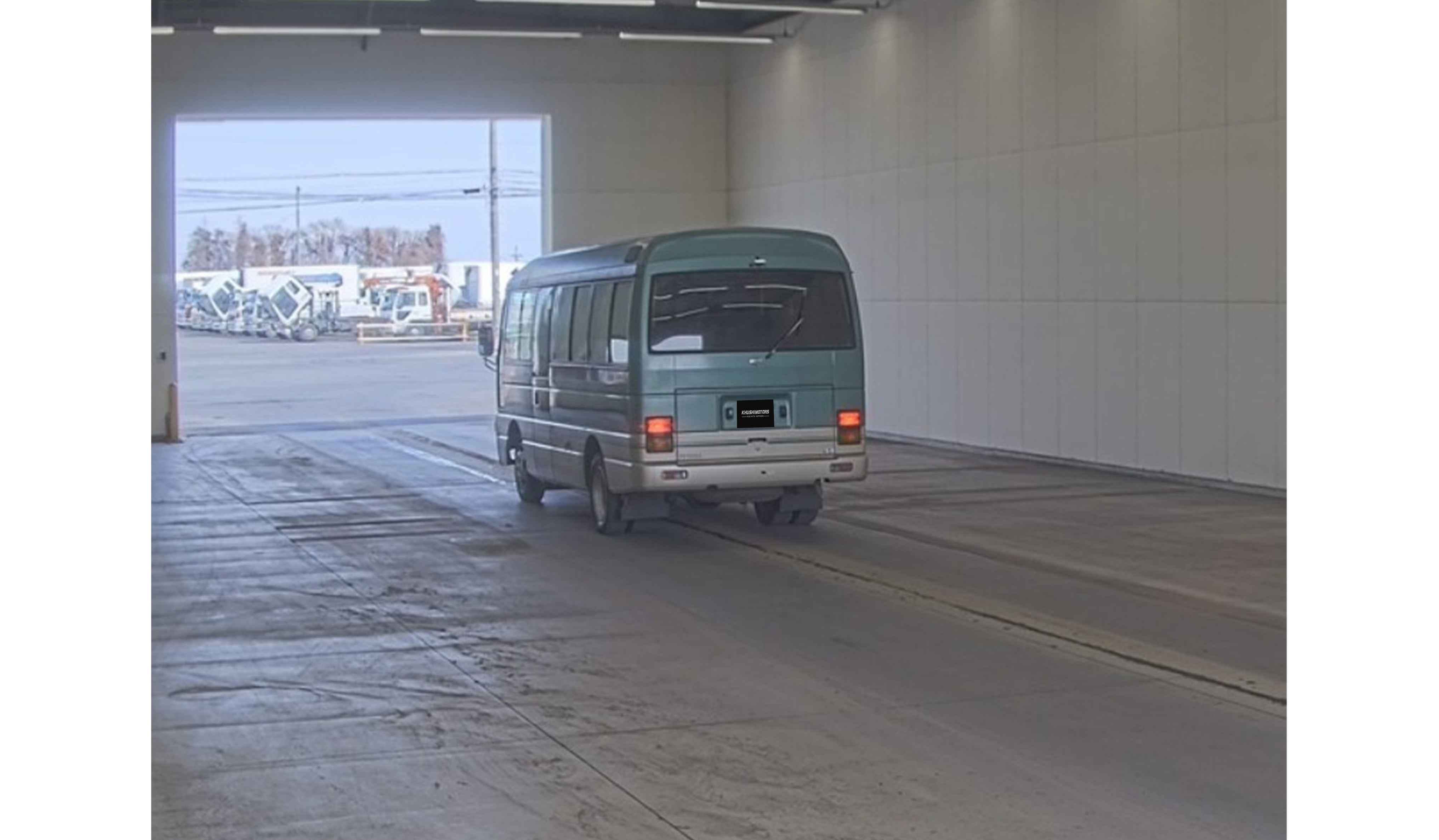 1996 Nissan Civilian CAMPING BUS image-2