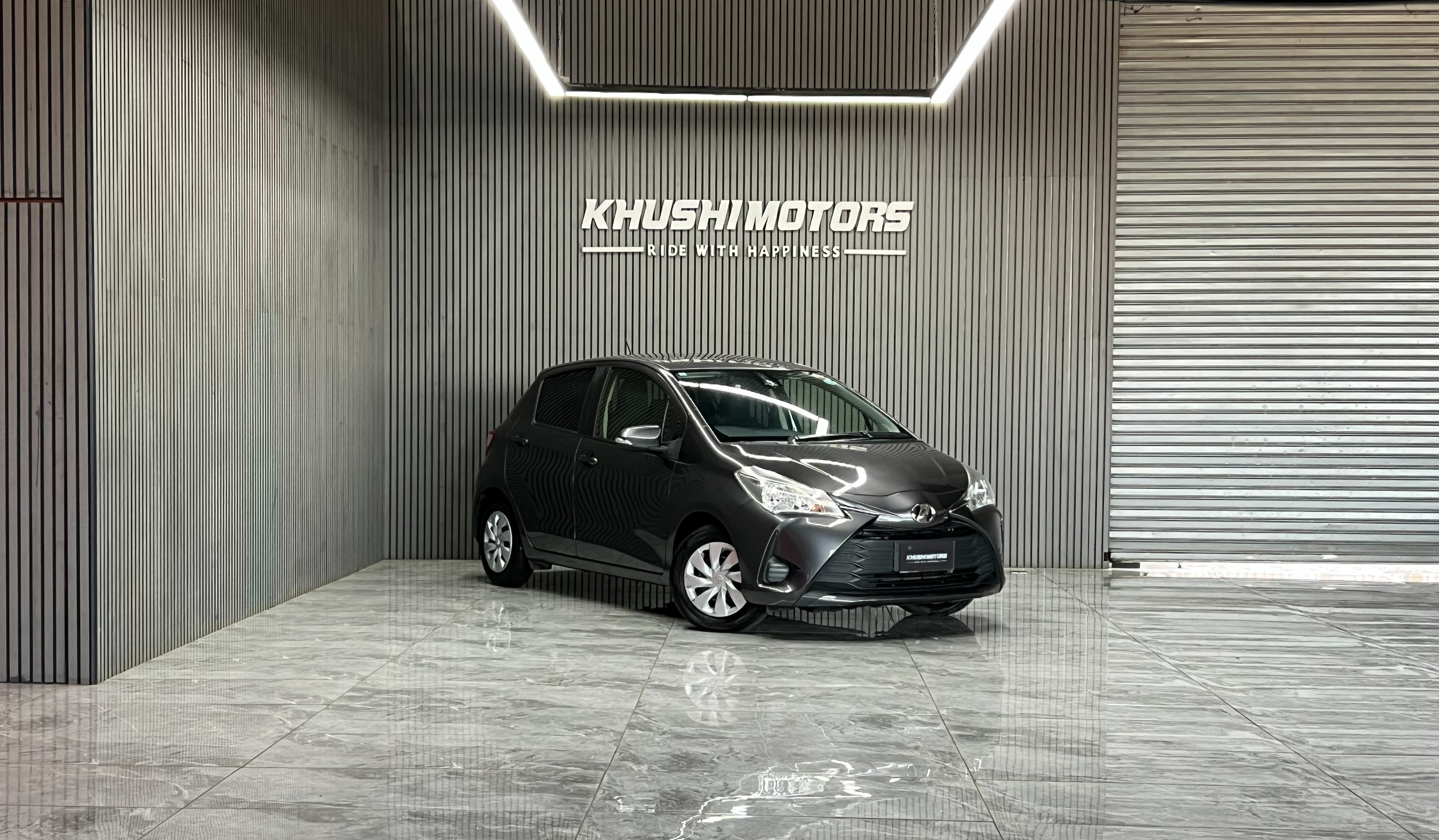 2019 Toyota Vitz F image-1