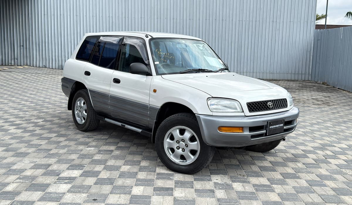 1996 Toyota RAV-4 L image-1