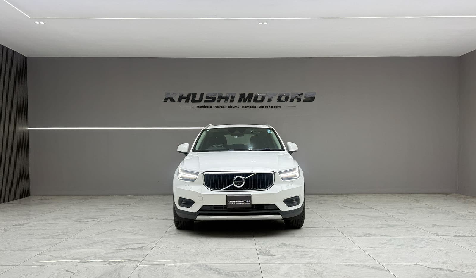 2019 Volvo XC 40 T4 MOMENTUM image-2