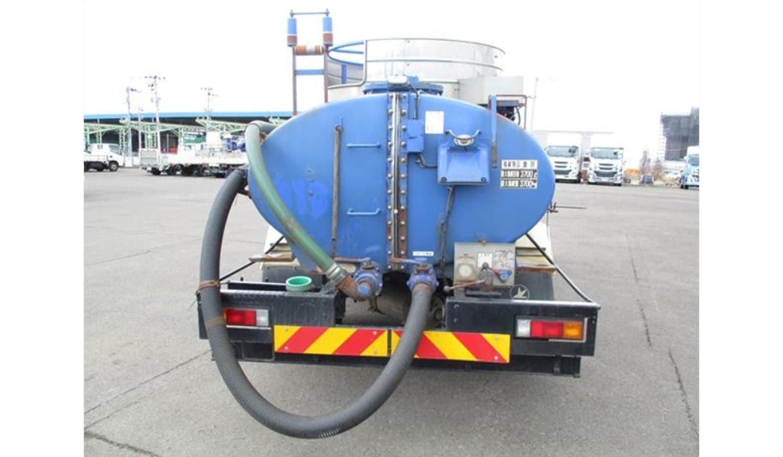 2019 Nissan Condor Vacuum Truck image-4