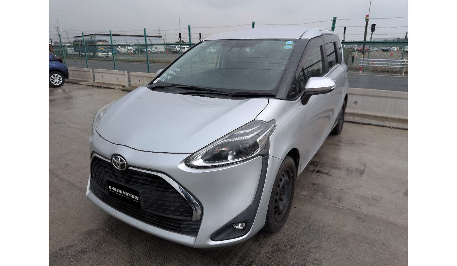 2019 Toyota Sienta image-2