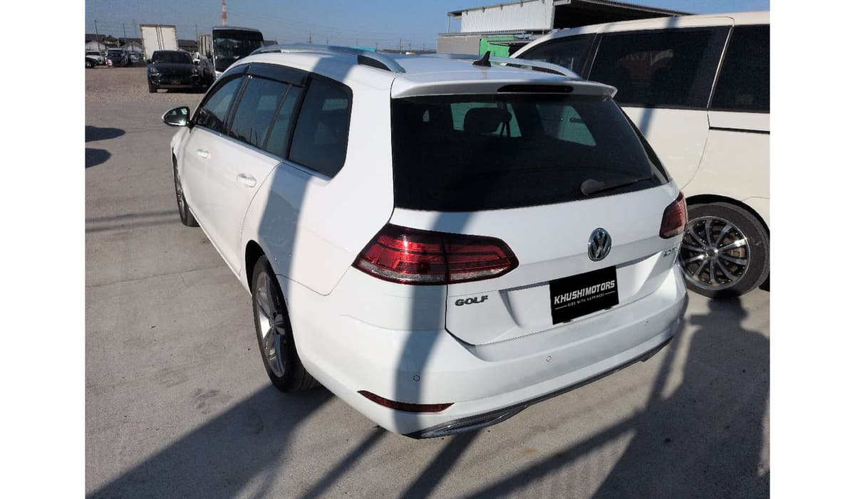 2020 Volkswagen Golf Variant image-3