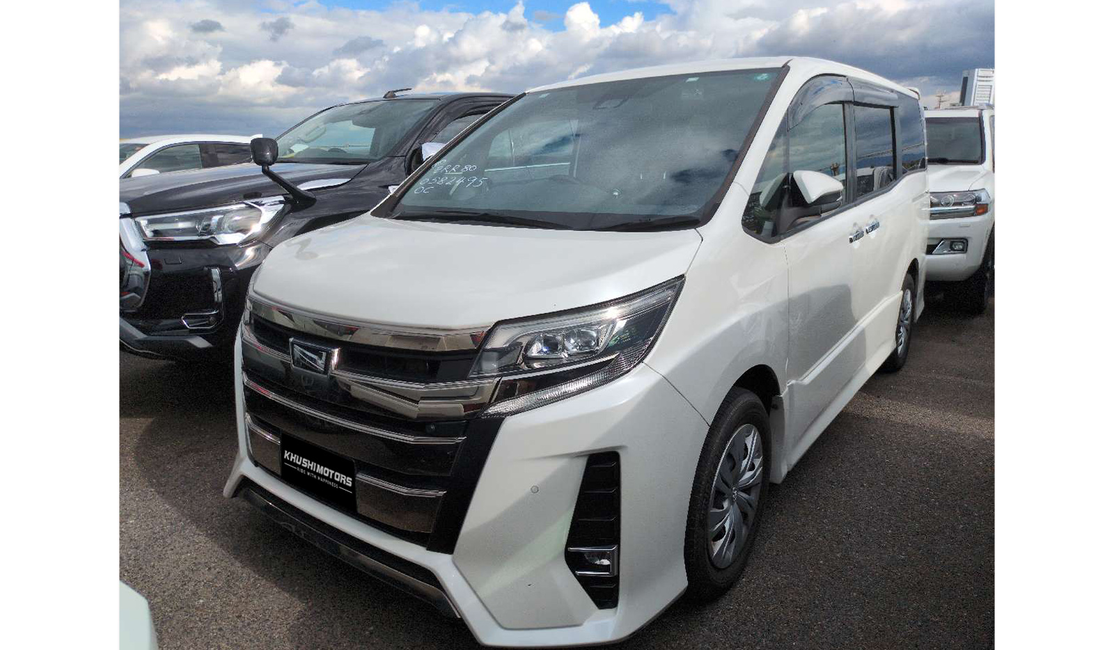2019 Toyota Noah image-2