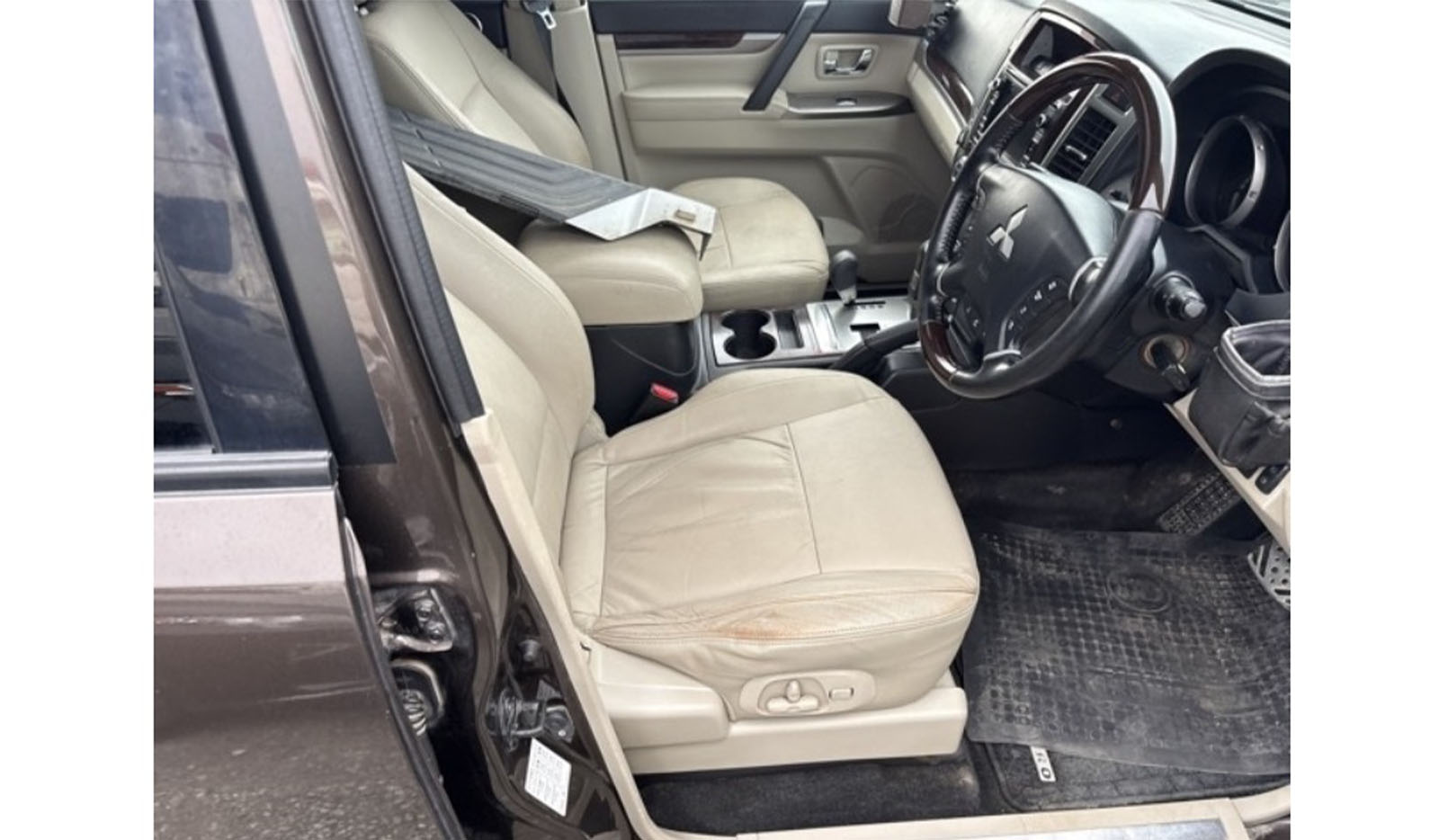 2019 Mitsubishi Pajero image-5