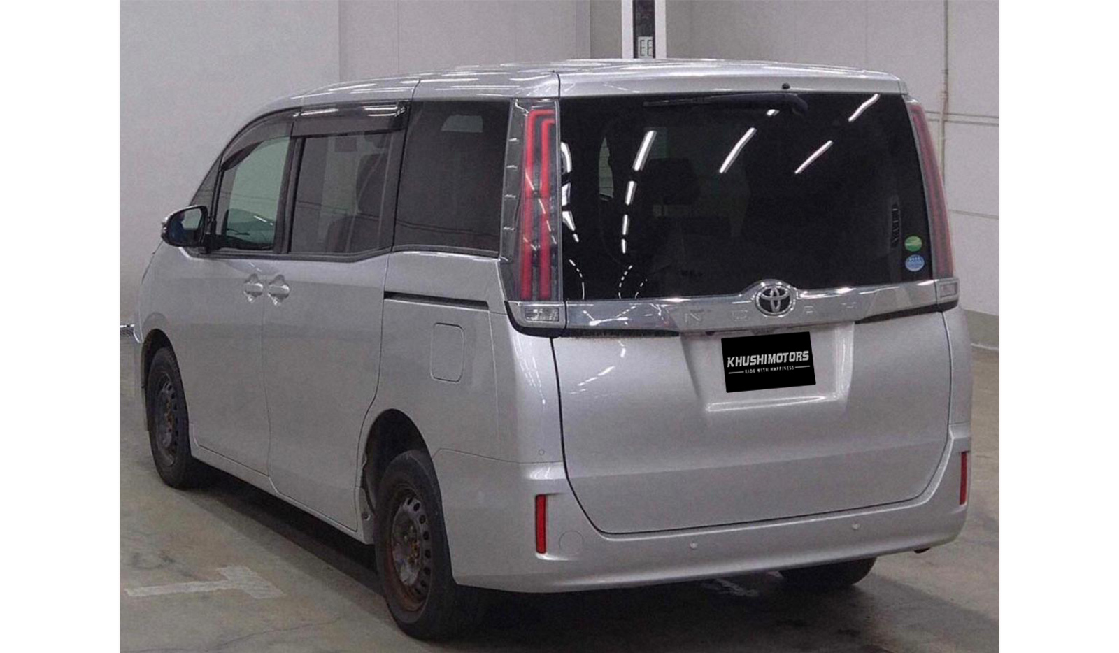 2019 Toyota Noah image-3