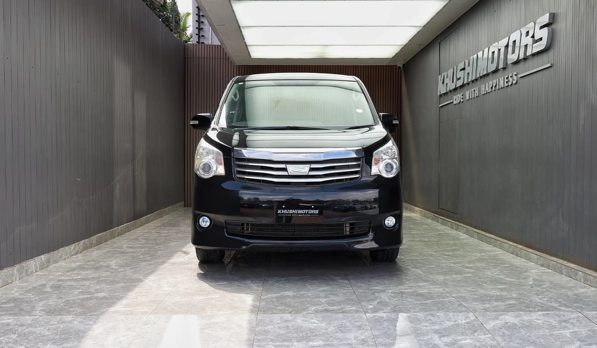 2012 Toyota Noah YY image-2