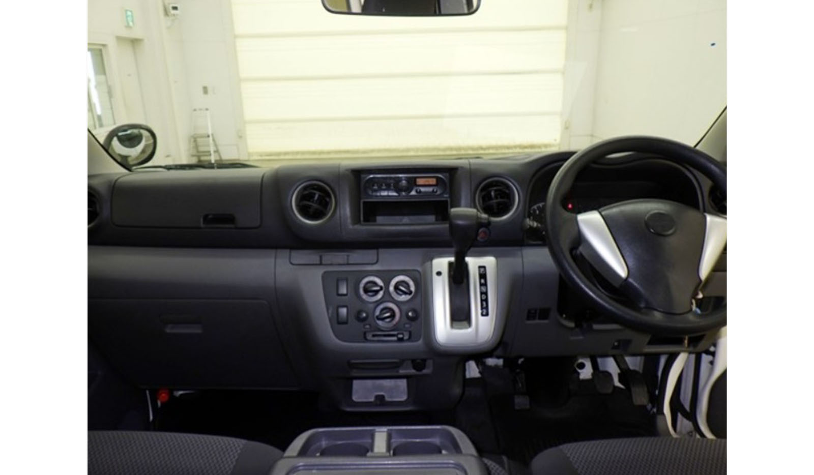 2019 Isuzu Como image-3