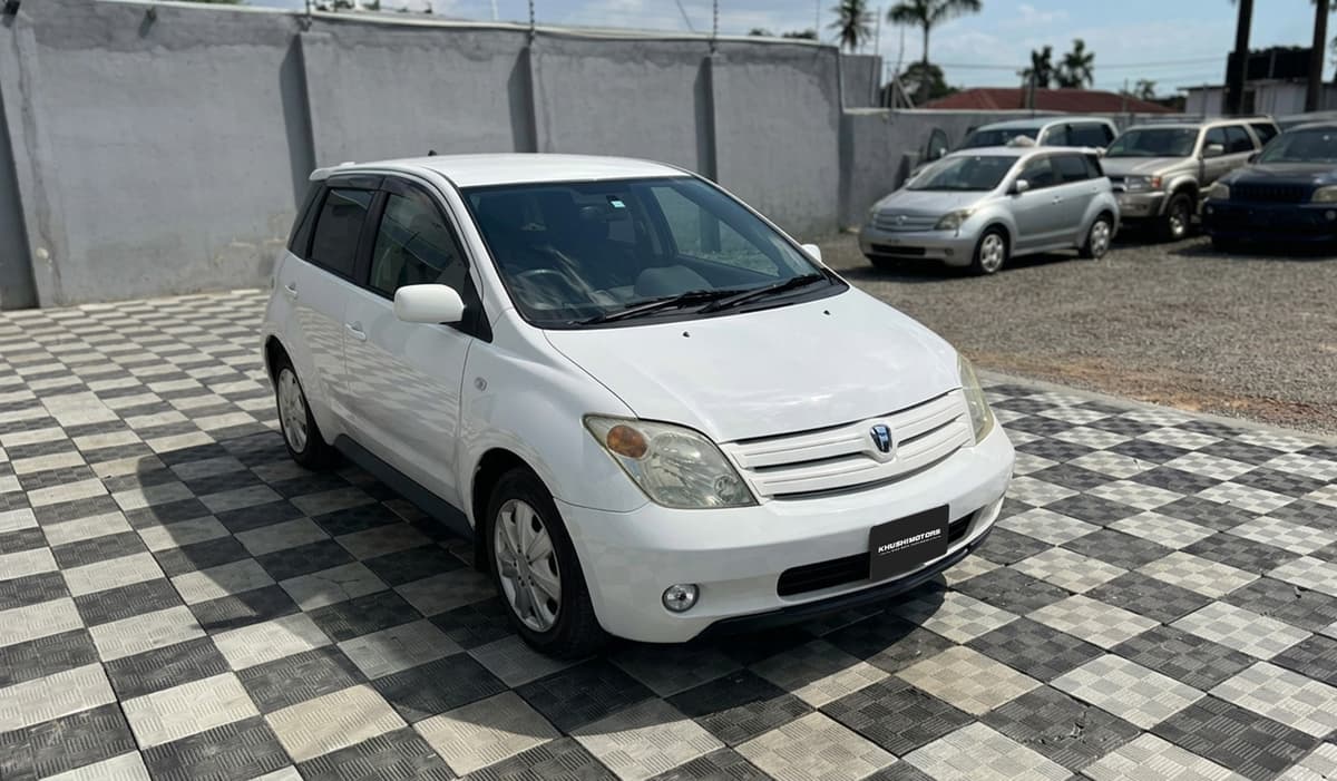 2003 Toyota IST 1.3F image-1